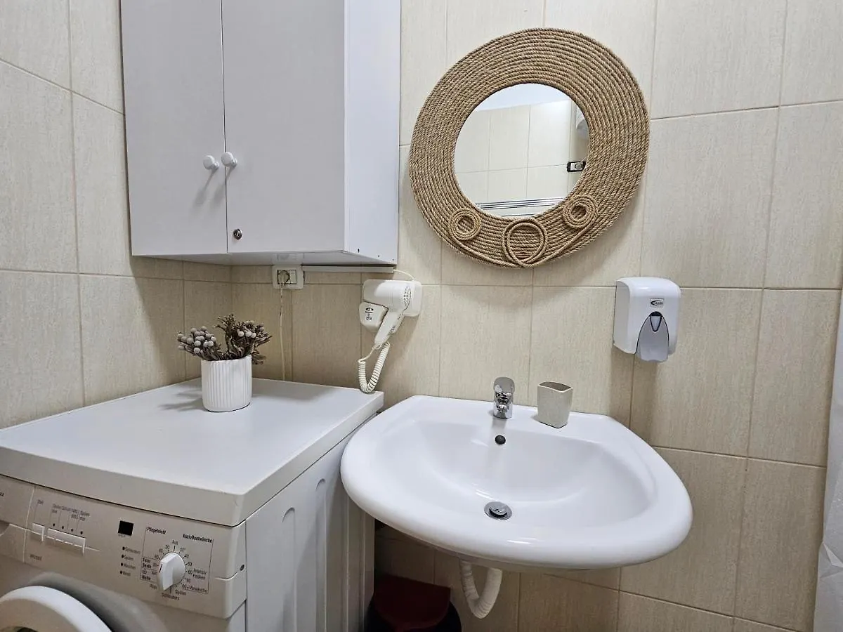 Vibe Studio Apartment Tirana 0*,